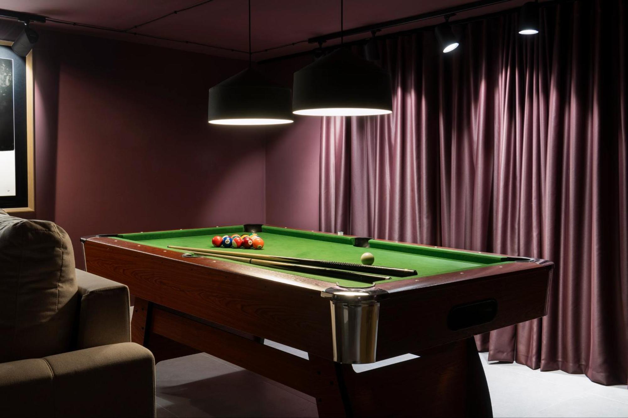 Monkeys Apartments Trastamara Billiard Room Севилья Экстерьер фото